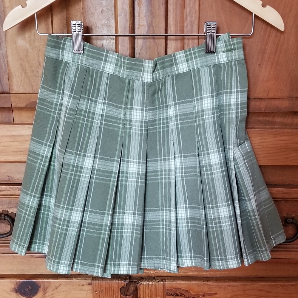 Aerie Green and White Pleated Mini Skirt. Size XS